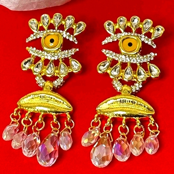 "Flashee" Chic Gold Eye Dangle Earrings - Picture 4 of 5